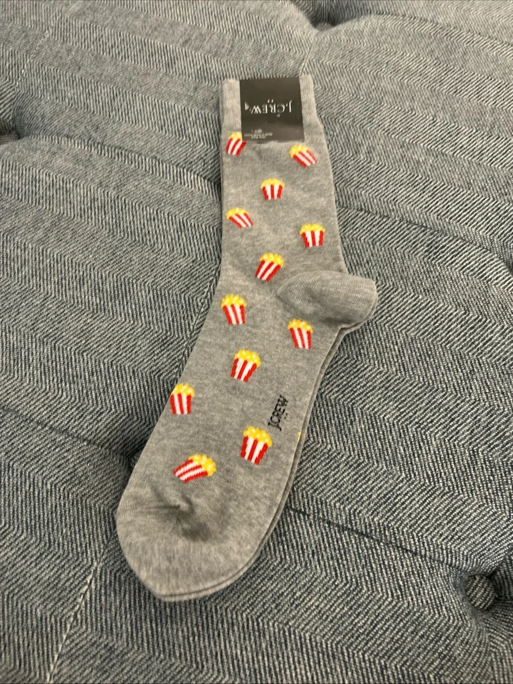 J. CREW~One Size~Men's Heather Gray POPCORN Novelty Casual Crew Socks- New